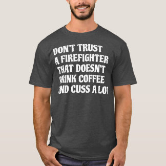 Brandweerman die koffie Drink die veel wit koopt T-shirt