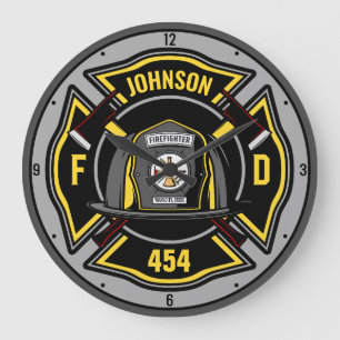 Brandweerman en brandweerteam van brandweerdienst grote klok