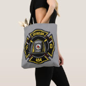 Brandweerman en brandweerteam van brandweerdienst tote bag (Dichtbij)