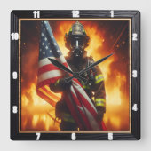 Brandweerman Held Amerikaanse vlag bescherming Vierkante Klok (Voorkant)