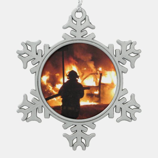 brandweerman in de vlammen tin sneeuwvlok ornament (Voorkant)