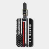 Brandweerman met drukke Amerikaanse vlag Bagagelabel (Voorkant verticaal)