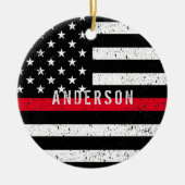 Brandweerman met dunne rode lijn met naam keramisch ornament (Voorkant)