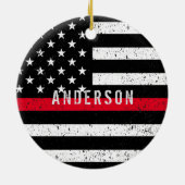 Brandweerman met dunne rode lijn met naam keramisch ornament (Achterkant)