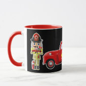 Brandweerman Nutcrackers met kleine rode vrachtwag Mok (Links)