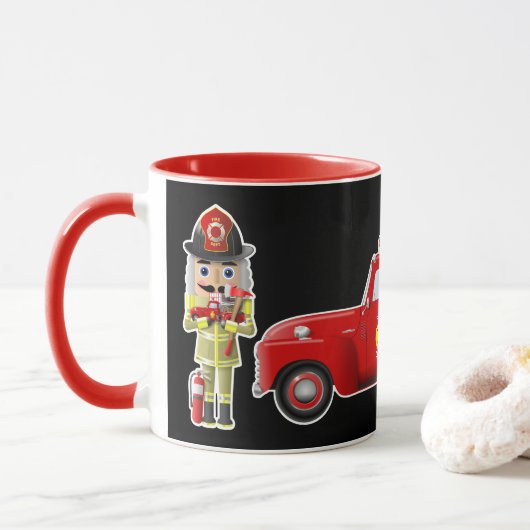 Brandweerman Nutcrackers met kleine rode vrachtwag Mok (Met donut)