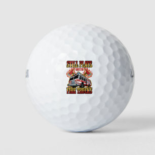 Brandweerman speelt nog steeds met brandweerwagens golfballen