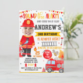 Brandweerman Verjaardagsuitnodiging met foto Kaart (Staand voorkant)