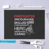 brandweerman zet gekwalificeerde kracht aan tot co tissuepapier (Craft)