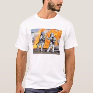 Brandweermannen vechten tegen gesimuleerde brand t-shirt