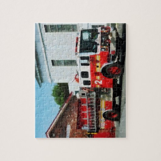 Brandweermotor vooraan brandblusstation legpuzzel (Verticaal)