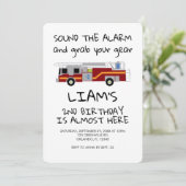 Brandweerwagen Noodvoertuig Rode Streep Uitnodigin Kaart (Staand voorkant)