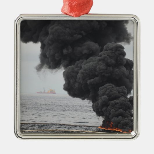 Brandwonden van geconcentreerde kolie metalen ornament (Voorkant)
