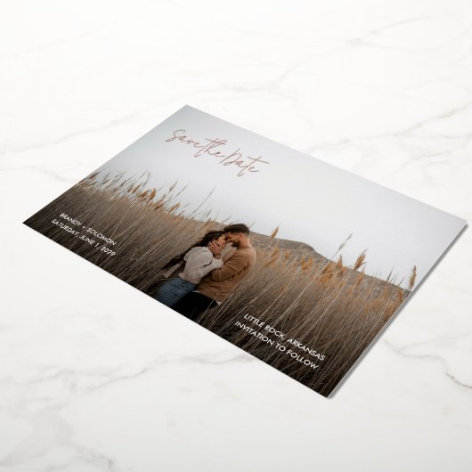 Brandy Simple Photo Modern Wedding Save the Date Folie Uitnodiging (Gedraaid)