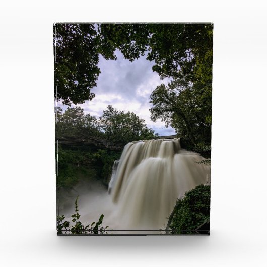 Brandywine-Herfsten brullen op een lenteochtend Fotoblokken (Voorkant)