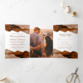 Branzend Oranje Terracotta Agate Marble Photo Wedd Drieluik Uitnodiging (Binnen)