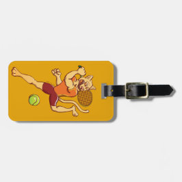 Brave puma die een tennisbal slaat bagagelabel