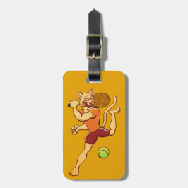Brave puma die een tennisbal slaat bagagelabel