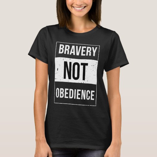 Bravery Not Obedience Advisory T-shirt (Voorkant)