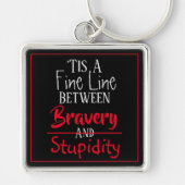 Bravery & Stupidity Humor Sleutelhanger (Voorkant)