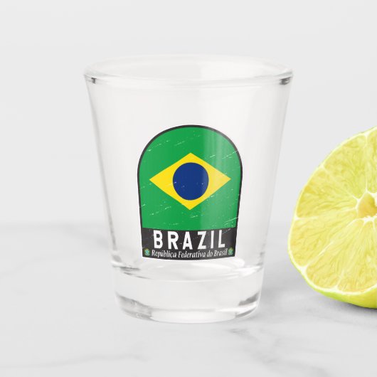 Braziliaans vlagEmbleem Verstoorde Vintage Shot Glas (Voorkant)