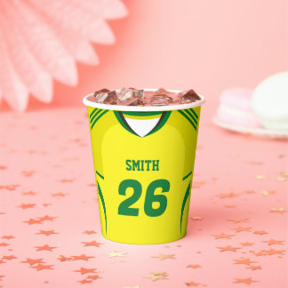 Braziliaans voetbalshirt met aangepaste naam en nu papieren bekers