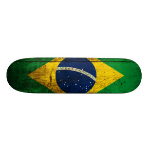 Braziliaanse vlag op oude houten korrel persoonlijk skateboard