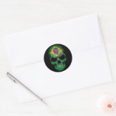 Braziliaanse vlag schedel op zwart ronde sticker (Envelop)