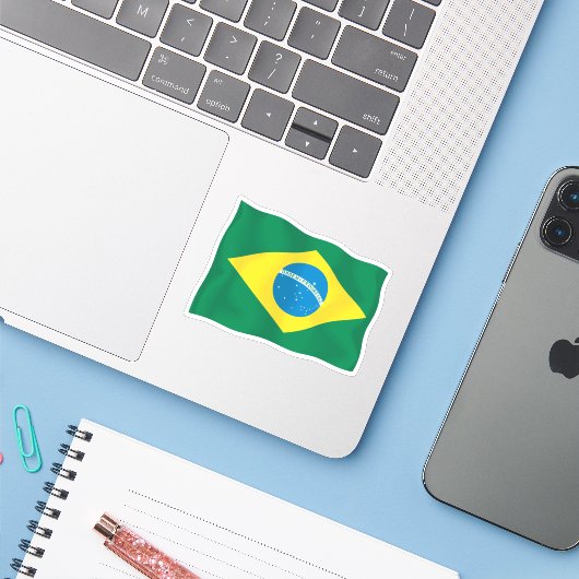 Braziliaanse vlag VinylSticker Sticker (Laptop met iPhone)