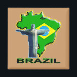 Brazilië Magneet<br><div class="desc">Brazilië is het grootste Latijns-Amerikaanse land en het grootste Portugeestalige land ter wereld, gelegen in het midden- en noordoostelijke deel van Zuid-Amerika. In dit ontwerp bedekken de kleuren van de nationale vlag van Brazilië de hele kaart, terwijl het prachtige Corcovado-standbeeld, een symbool van dit Zuid-Amerikaanse land, de voorgrond aanwijst. Dit...</div>