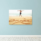 BRAZILIË. Man op de borst met een zwempak Canvas Afdruk (Insitu (Houten vloer))