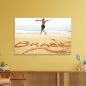 BRAZILIË. Man op de borst met een zwempak Canvas Afdruk (Insitu (Woonkamer))