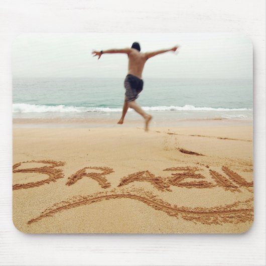 BRAZILIË. Man op de borst met een zwempak Muismat (Voorkant)