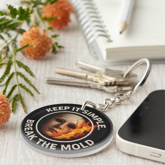 “Break the Mold: Ignite Your True Self”  Sleutelhanger (Voorkant Rechts)