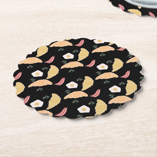 Breakfast Ham en Cilantro Eggs op een croissant Kartonnen Onderzetters (Gekanteld)