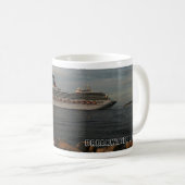 Breakwater Light - Cruiseschip verlaat de haven. Koffiemok (Voorkant rechts)