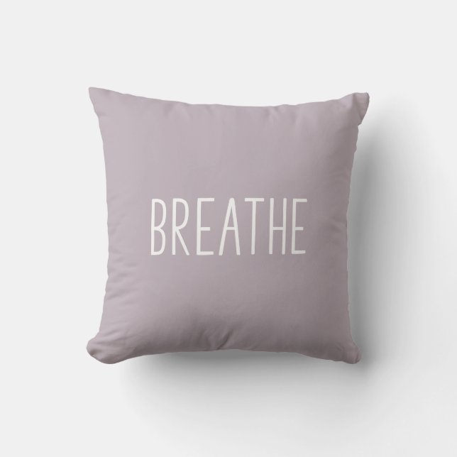 Breathe | Eenvoudige Motivatie offerte Boho Lila Kussen (Voorkant)