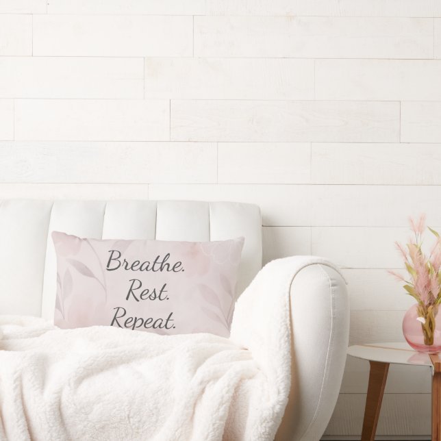 Breathe Rest Repeat Elegant Blush Pink Floral Kussen (Bank)
