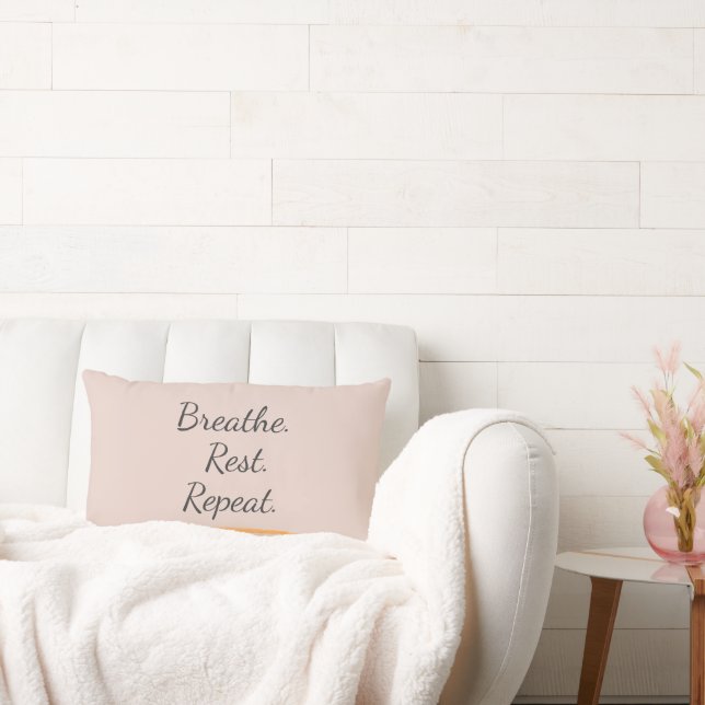 Breathe Rest Repeat Elegant Blush Pink Typography Kussen (Bank)