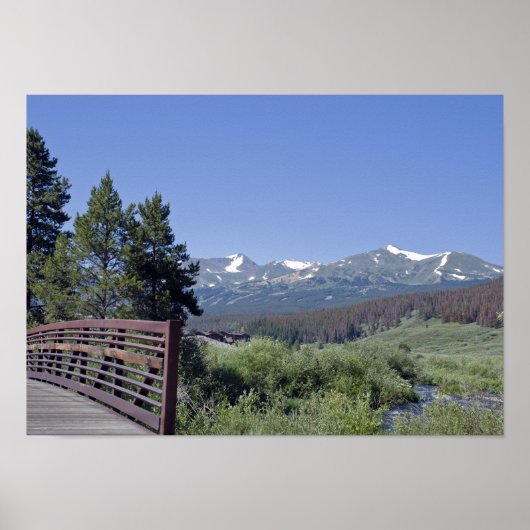 Breckenridge Bike Bridge en Snow Capped Mountains Poster (Voorkant)