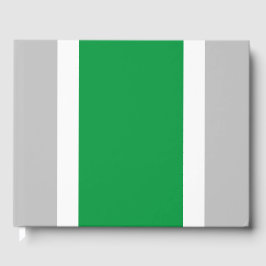 Brede groene witte racestrepen op lichtgrijs gastenboek