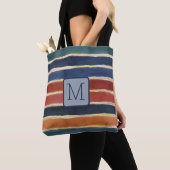 Brede waterverfstrepen Navy kleurblokmonogram Tote Bag (Dichtbij)