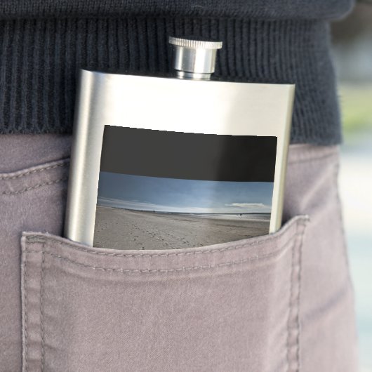 Breed strand op het noordelijk Zee Flacon (Voorbeeld)