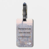 Breed uitzicht van Manhattan bij zonsondergang Bagagelabel (Achterkant verticaal)