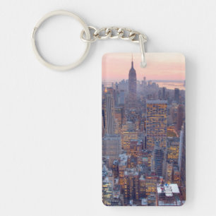 Breed uitzicht van Manhattan bij zonsondergang Sleutelhanger