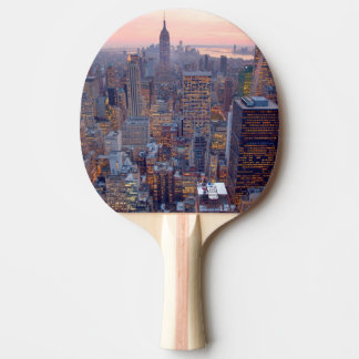 Breed uitzicht van Manhattan bij zonsondergang Tafeltennisbatje