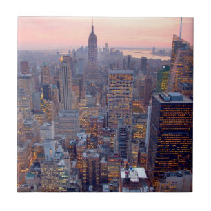 Breed uitzicht van Manhattan bij zonsondergang Tegeltje