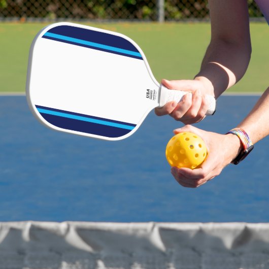 Breed Wit Centrum Helder Blauw Marine Racing Strip Pickleball Paddle (Insitu)