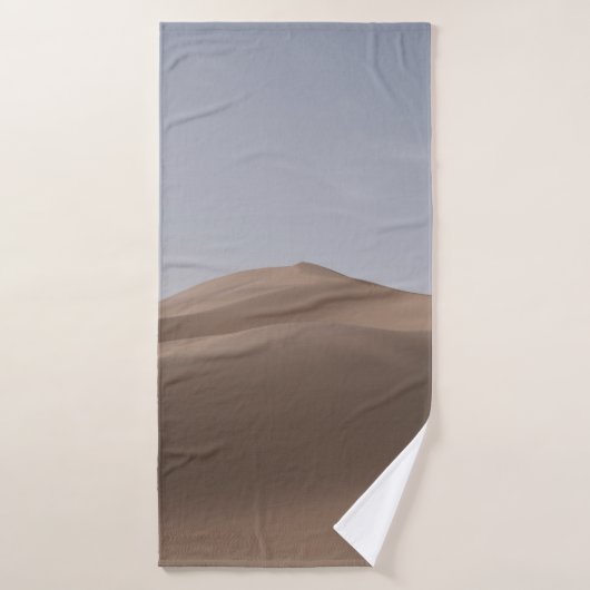 BREEDDESERT ONDER WITTE SKY TIJDENS DAG BADHANDDOEK (Badhanddoek)