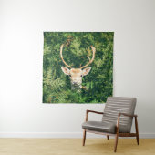 BREEDTE EN WIT-DEER, OVERGELEID DOOR GROENE PLANTE WANDKLEED (In situ)